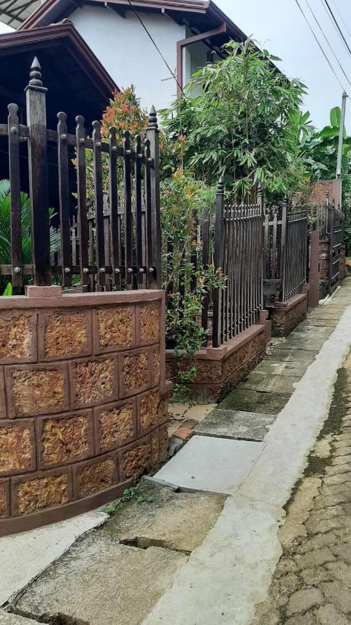 Loveena By H.S. Restaurant & Guest Tangalle Exterior foto