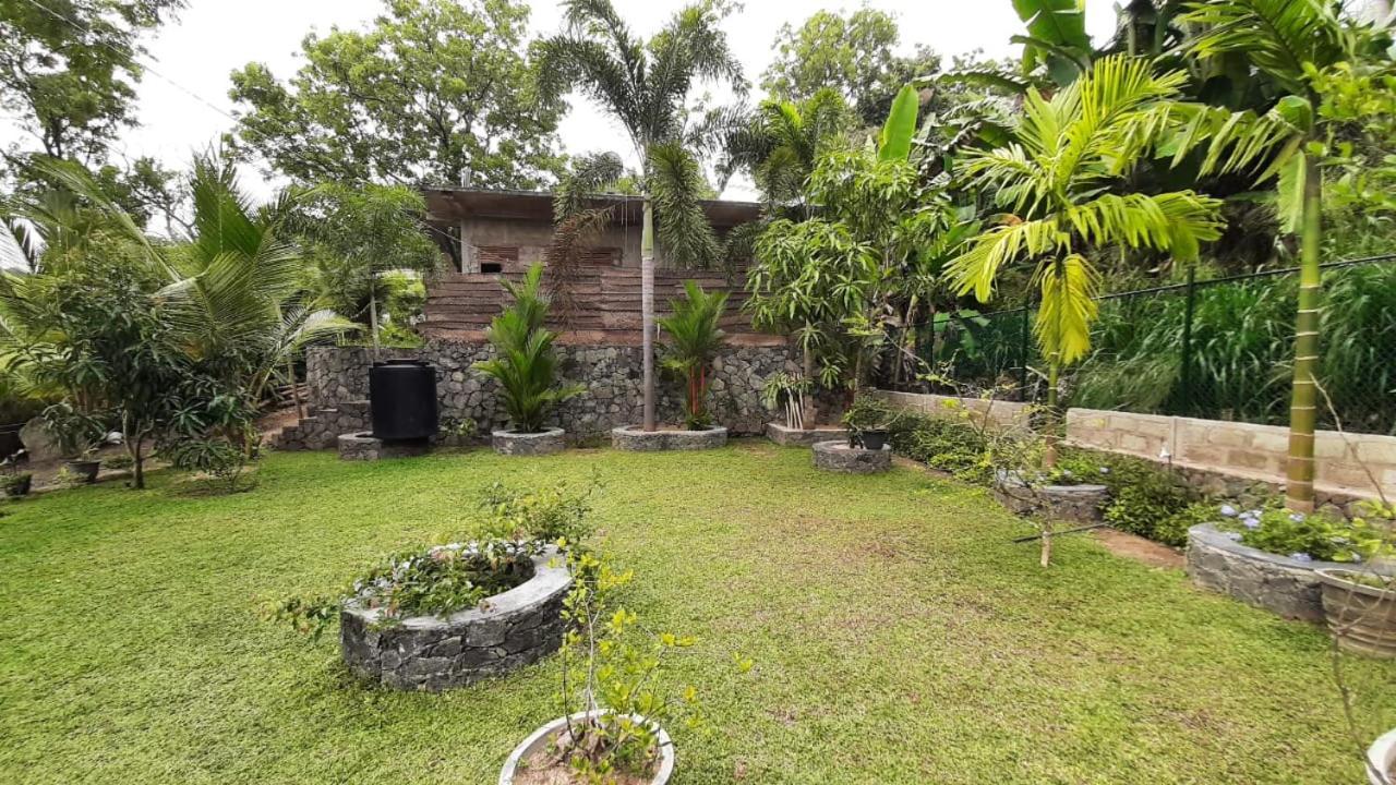 Loveena By H.S. Restaurant & Guest Tangalle Exterior foto