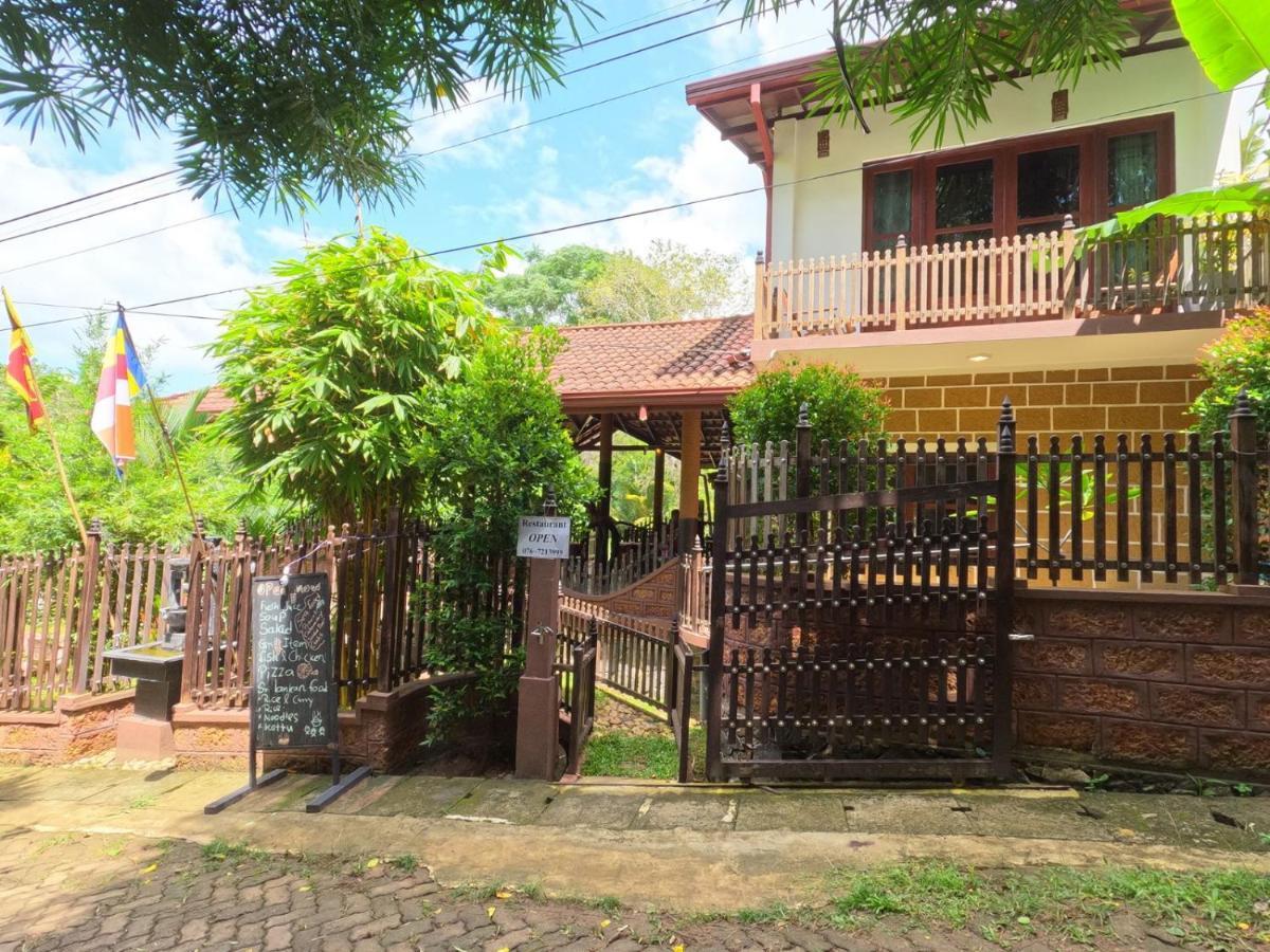 Loveena By H.S. Restaurant & Guest Tangalle Exterior foto